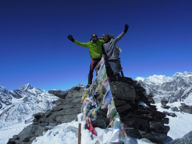 Els homes que volien pujar una muntanya de meÌs de 8.000 metres