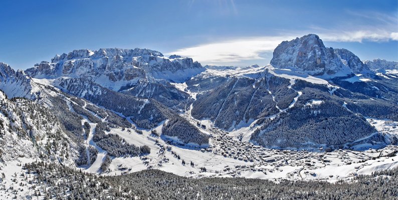 Veduta invernale delle piste da sci della Val Gardena