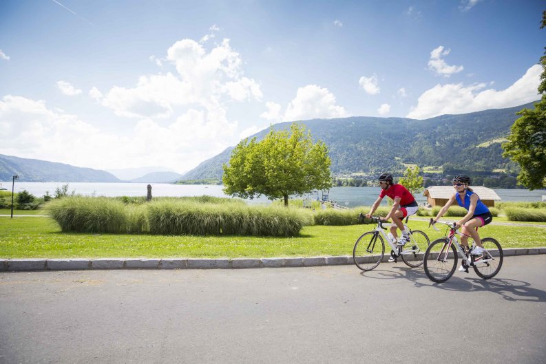 In bicicletta sul lago di Ossiach