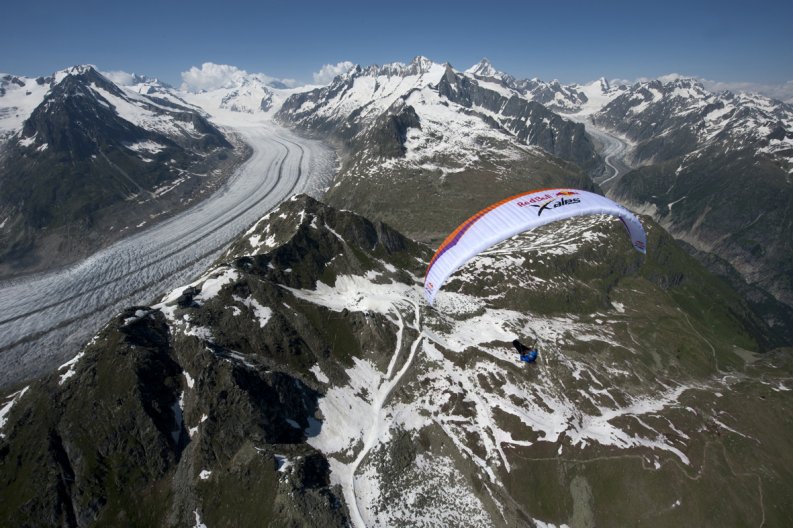 In volo sul ghiacciaio di Aletsch, Canton Vallese (SUI)