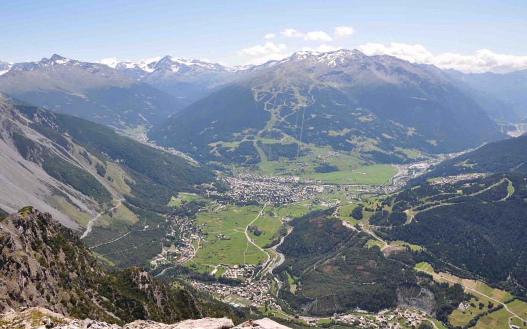 Bormio: sci, terme, storia, sapori e tradizioni in Alta Valtellina