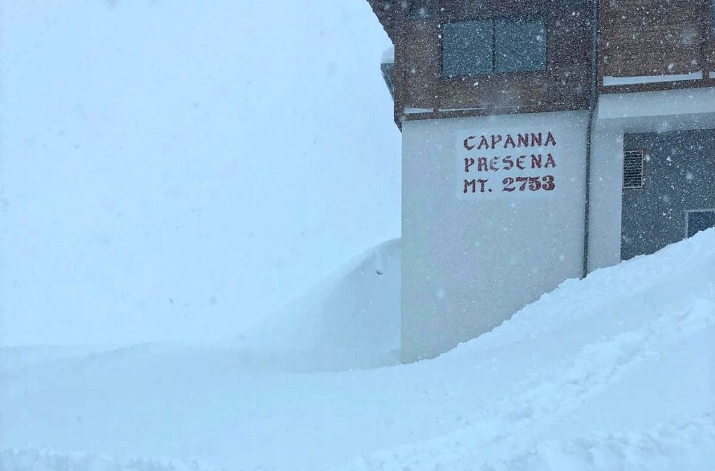 Piste aperte sul Presena: 2 metri di neve fresca, si scia da sabato 3 novembre