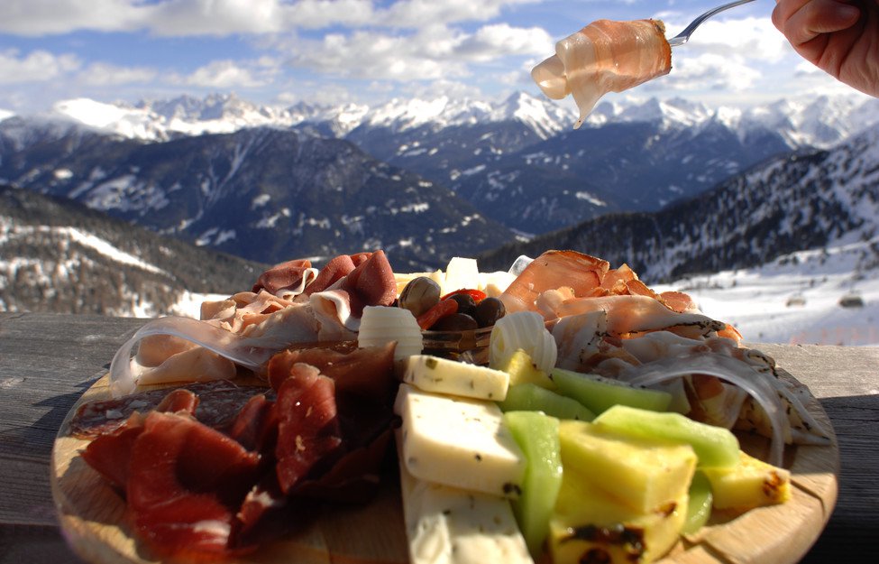 Cena in rifugio in Val di Fiemme