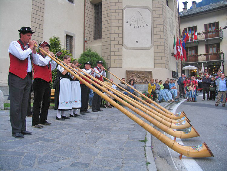 La comunità walser di Alagna Valsesia in festa