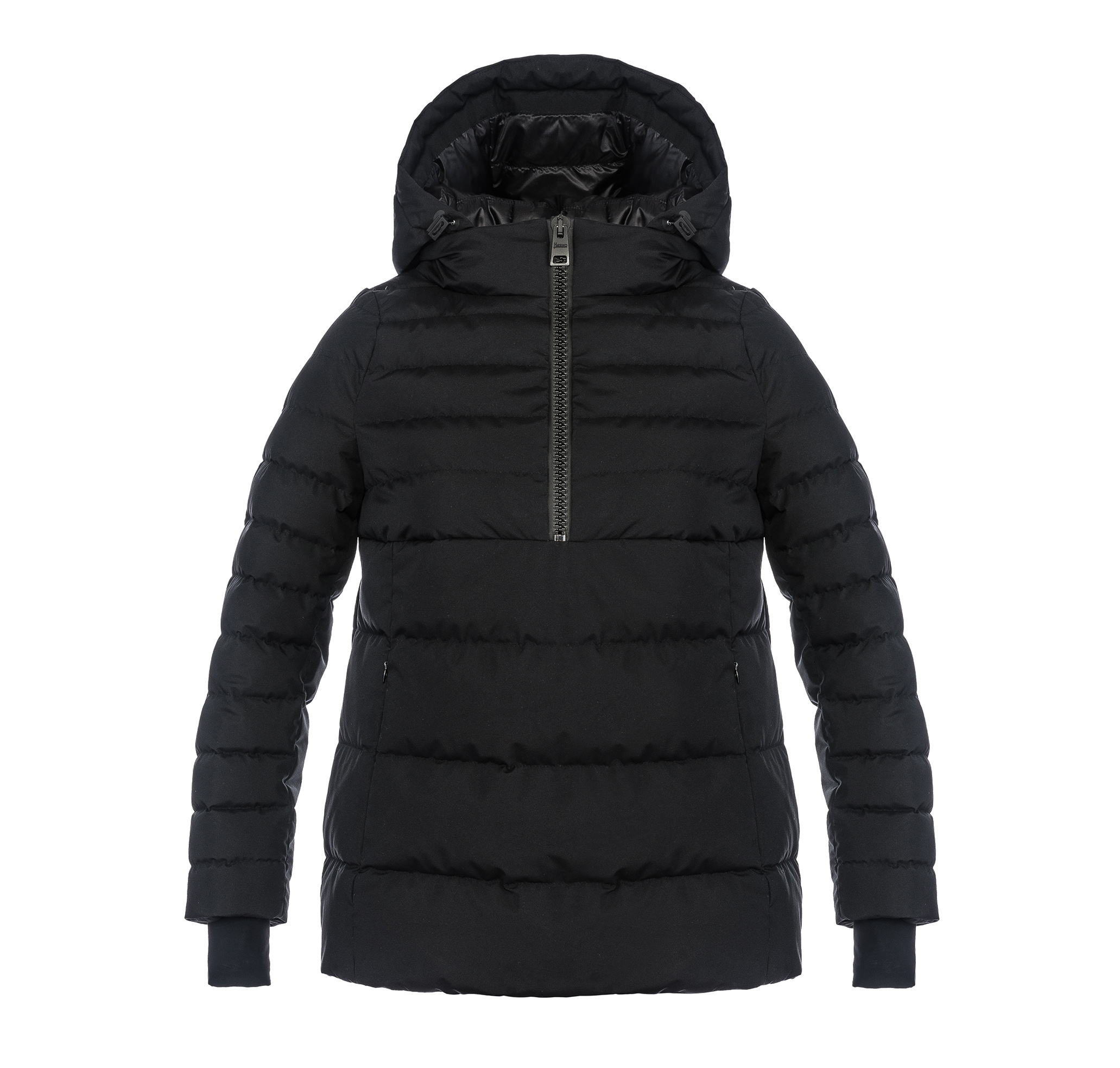 HERNO LAMINAR - 2Layers GORE® WINDSTOPPER® - resistente all’acqua, traspirante, antivento e imbottito in piuma d’oca - per la dinamica felpa. Il cappuccio ergonomico, polsi elastici antivento e maxi zip gommata completano le performance tecniche del capo.