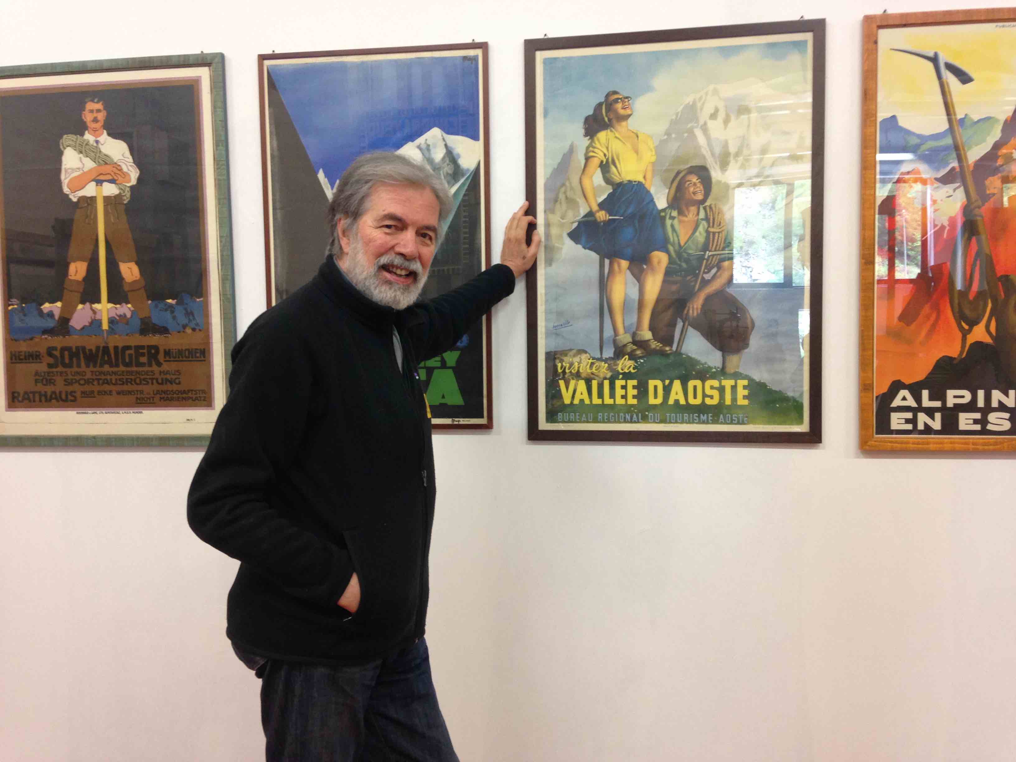 Gioachino Gobbi, dal 1981 a capo della ditta Grivel, nella fase di allestimento dell'Espace Grivel a Courmayeur