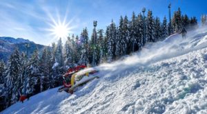 I lavori sulla pista Canalone Miramonti che martedÃ¬ 22 dicembre ospiterÃ  lo slalom notturno di Coppa del Mondo (Credits: Foto Bisti):