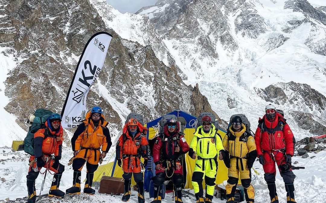 Save The Duck sulla vetta del K2 con un piumino sostenibile