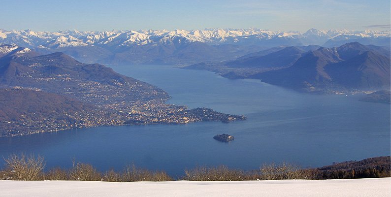 lago maggiore dalla cima del mottarone