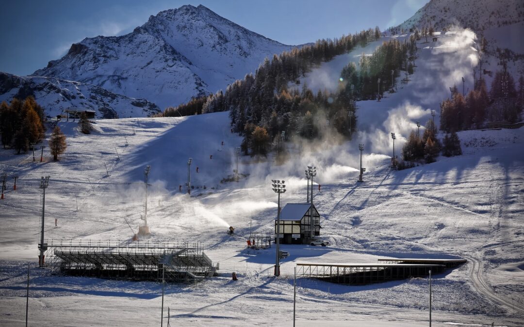 Prima neve a Sestriere in vista della Coppa del Mondo di sci
