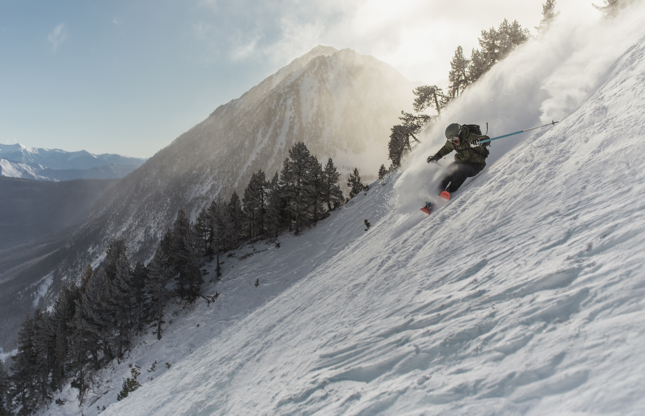 ZAG_UBAC_112_ASSET_photo_Jordi_Rullo_skier_Roger Lopez