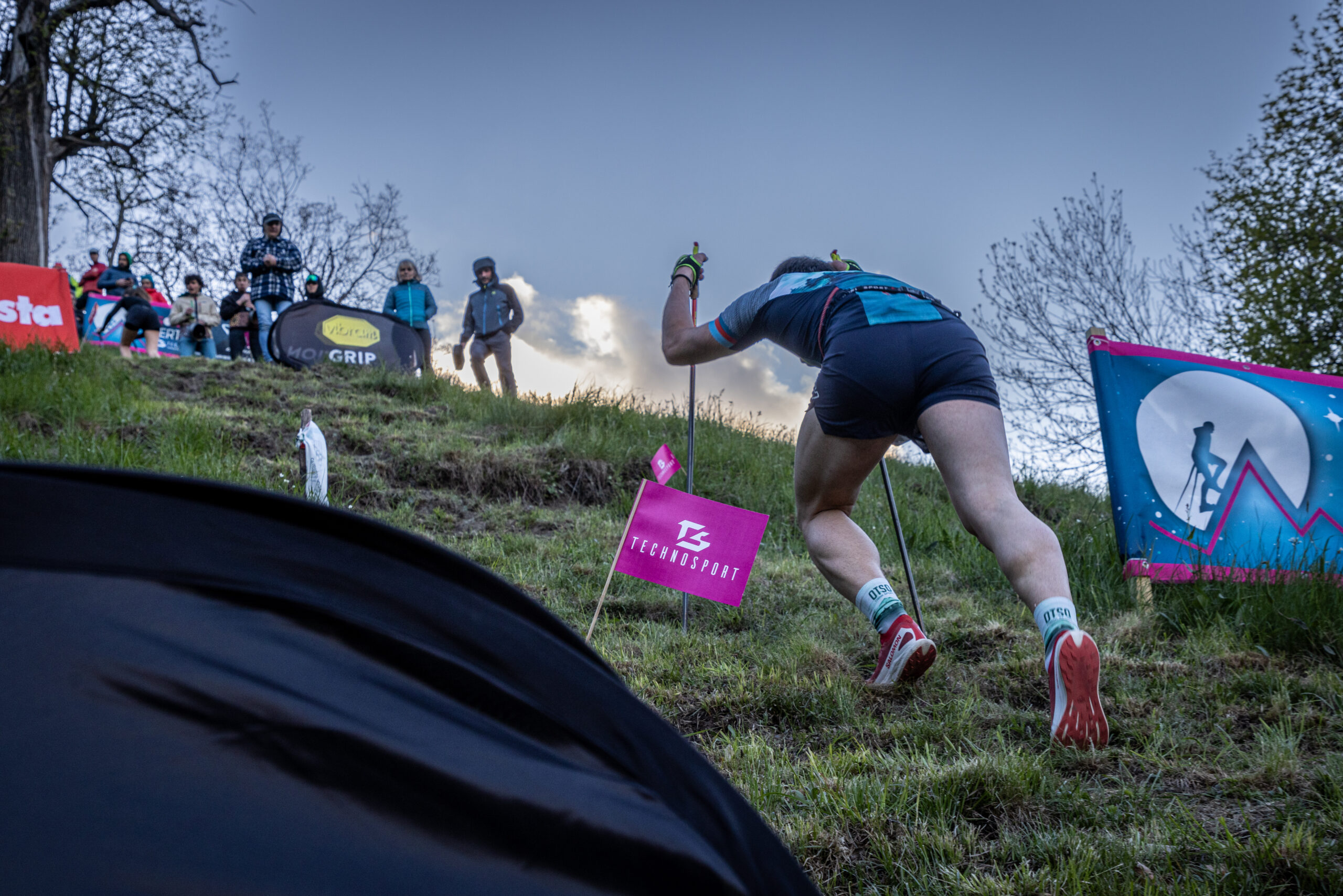 Soirée Vertikal, Champdepraz (AO), La Balade du Parc, prima tappa del circuito serale. Photo credit: Davide Verthuy