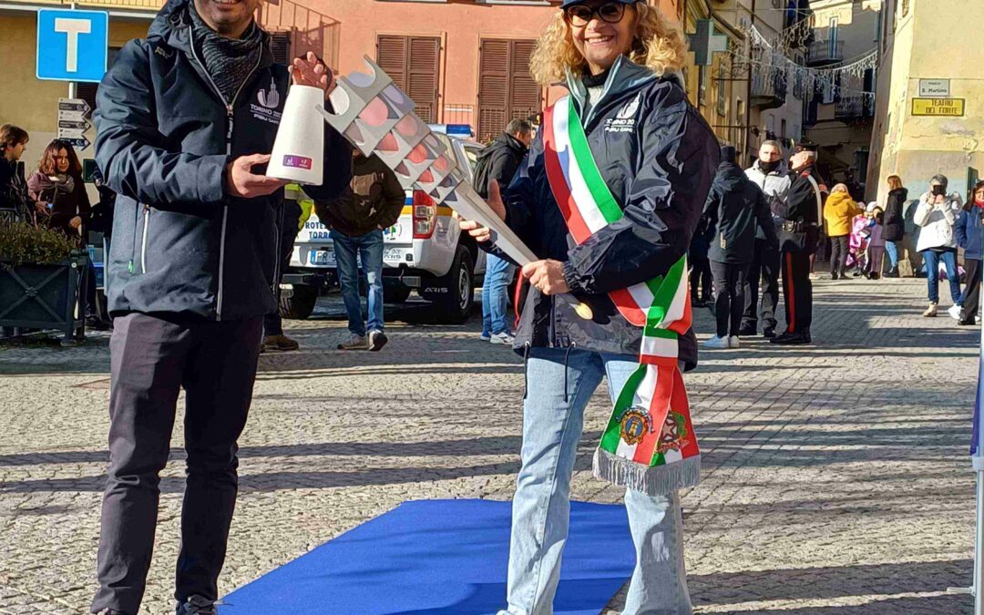 La fiaccola dei Giochi Mondiali Universitari Invernali Torino 2025 è arrivata a Torre Pellice