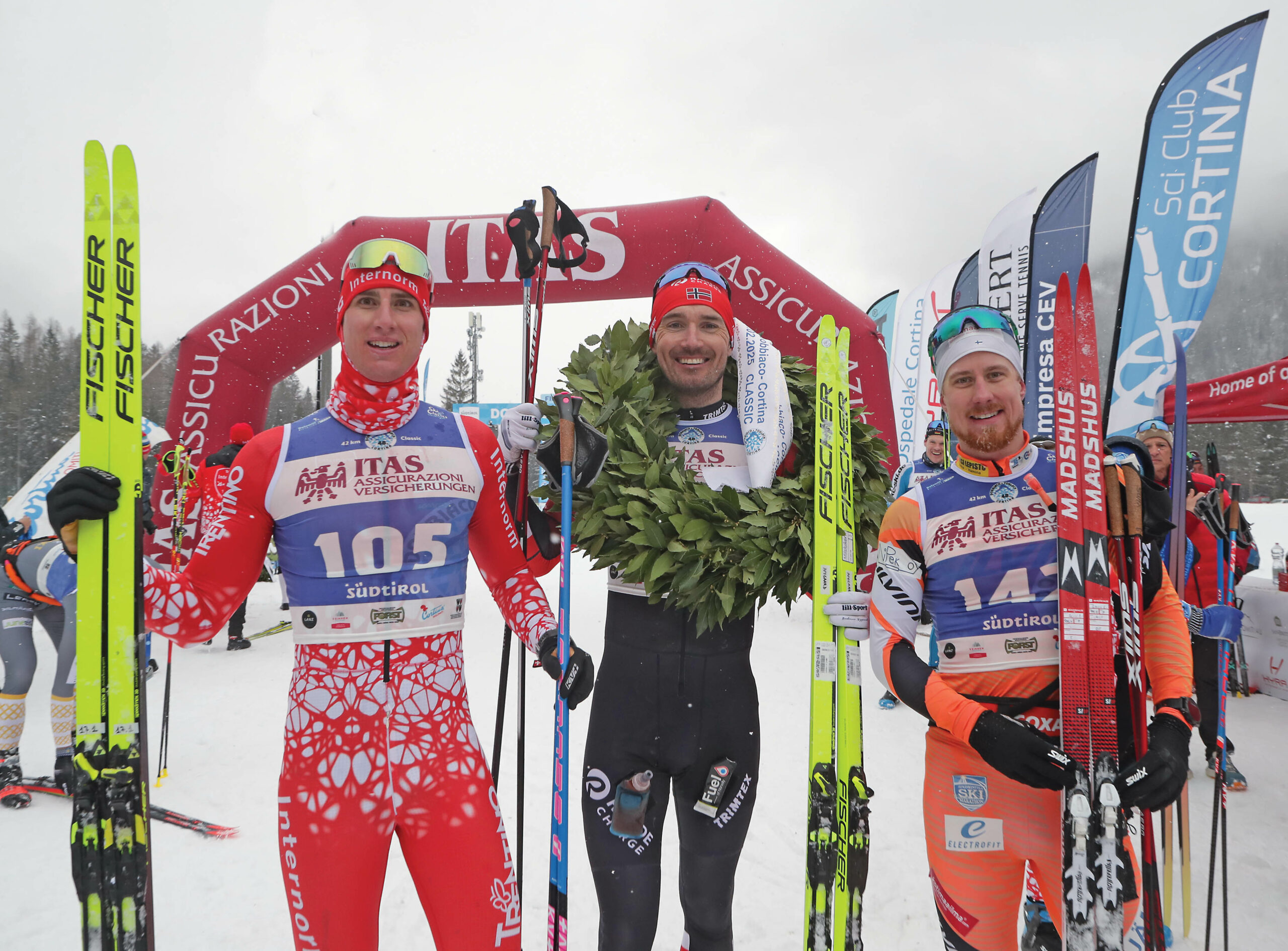Podio maschile Granfondo Dobbiaco Cortina TC 35 KM edizione 2025 - foto Newspower.it Trento