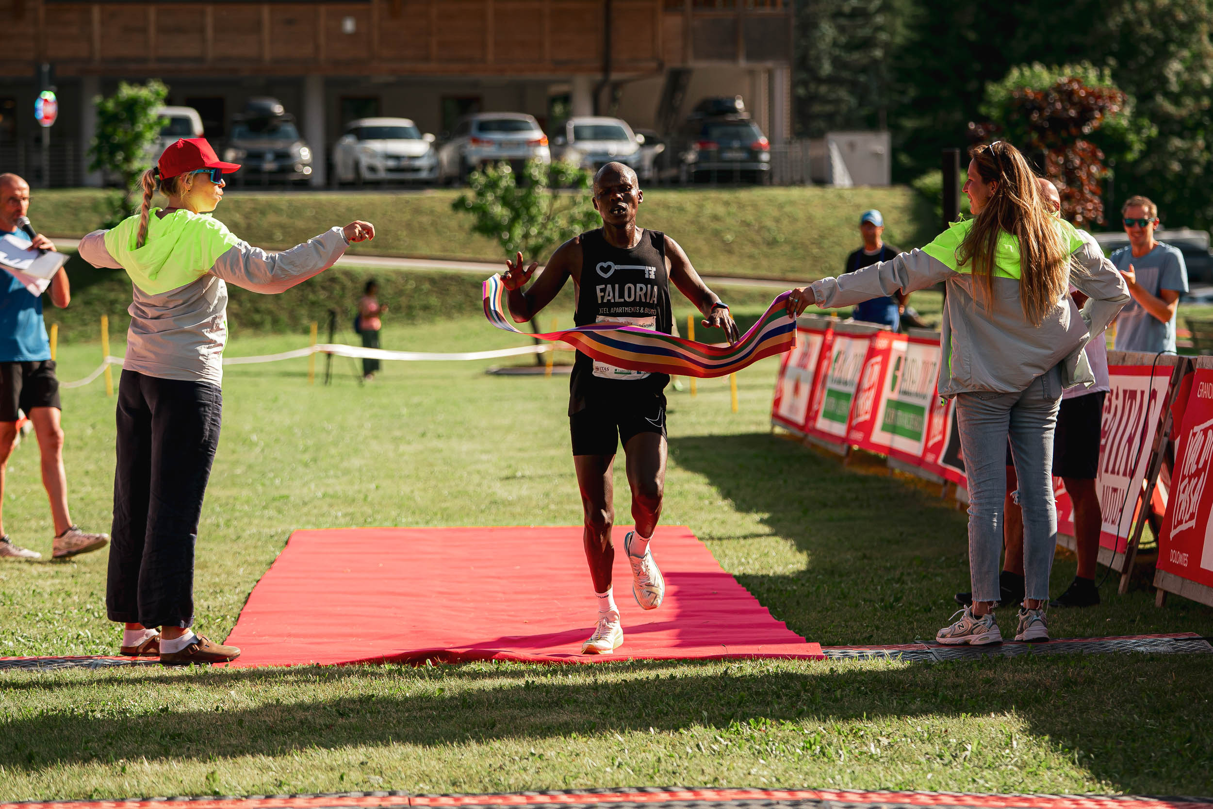 Benjamin Serem vince a Soraga, martedì 24 giugno, la terza tappa Val di Fassa Running 2025 - foto Mattia Rizzi