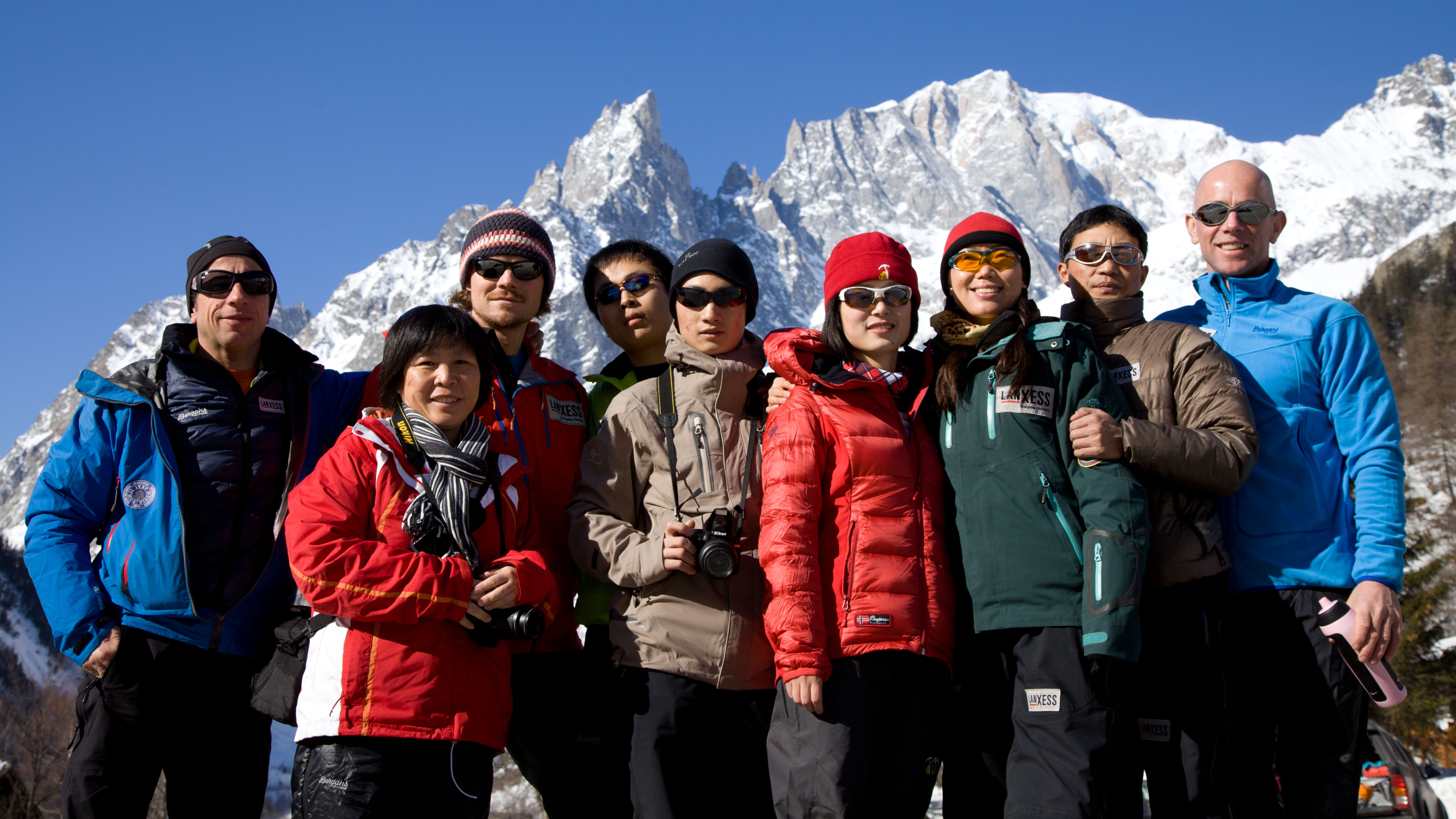 I Cinesi con Grivel sul Monte Bianco