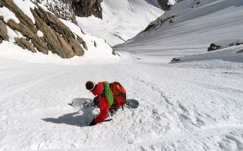 Snowboard estremo: discesa del Pain de Sucre sul Monte Bianco