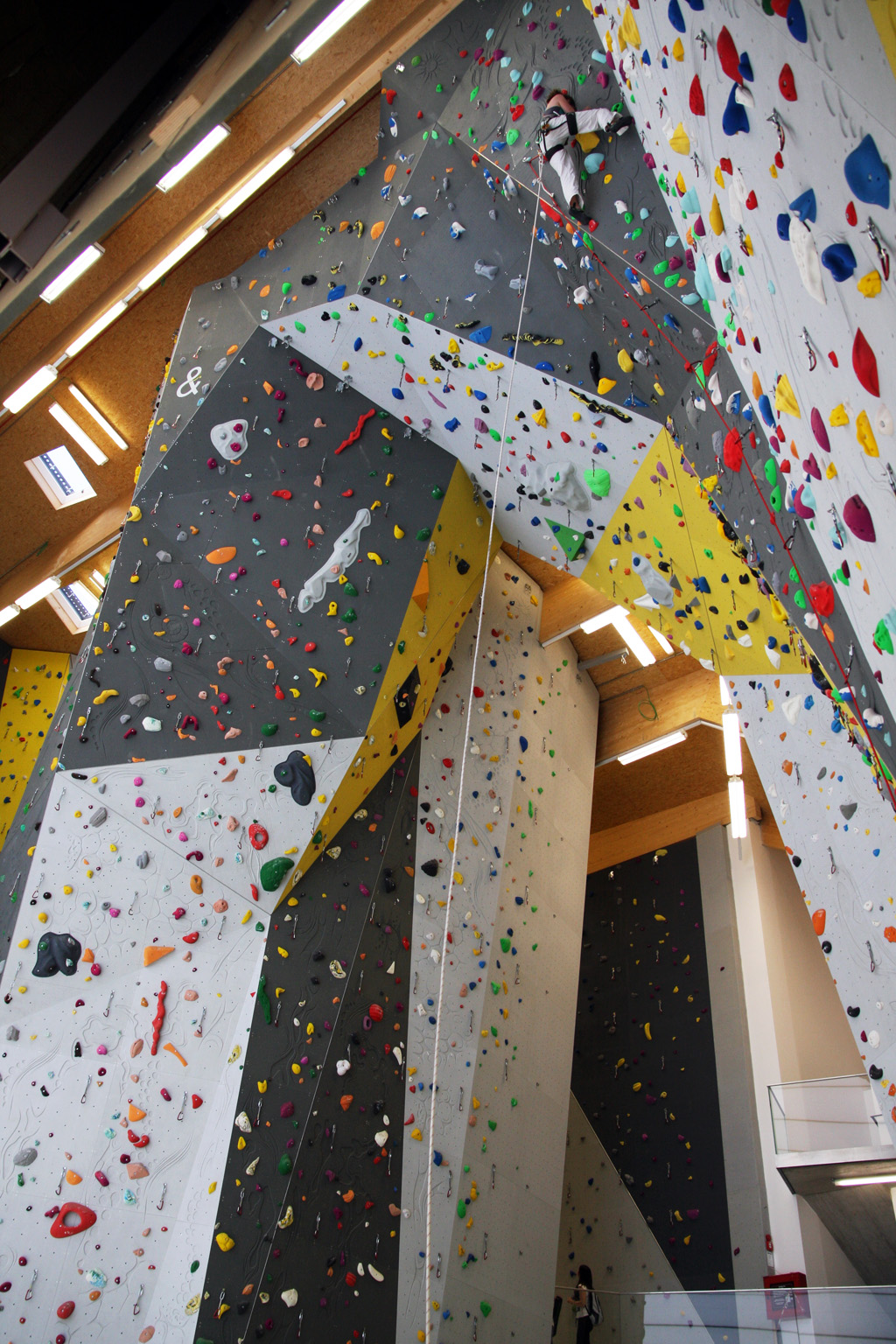 Salewa Cube, la piÃ¹ grande palestra di arrampicata indoor – outdoor inaugurata a Bolzano