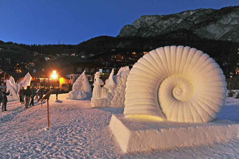 Concorso di sculture di neve a Selva di Val Gardena