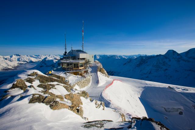 Al Corvatsch, sulle Alpi di Sankt Moritz, si scia da metÃ  novembre
