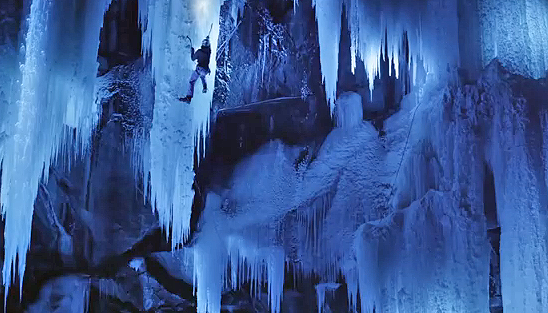 Ice Climbing in notturna sui Giganti di Ghiaccio scandinavi