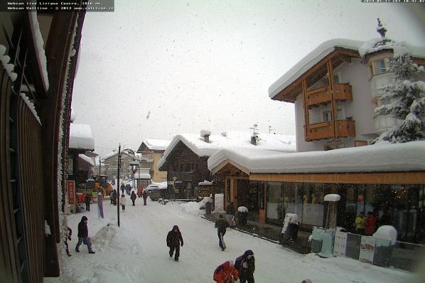 Nevica intensamente sulle Alpi